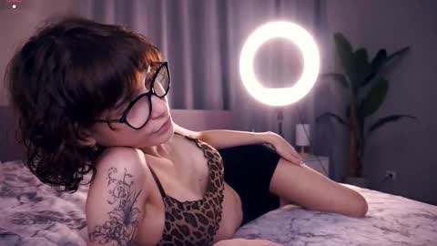 Snapshot of odettehatt chatting on 10.24.25 Thea online show from 10.24.25