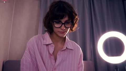 Snapshot of odettehatt chatting on 11.09.25 Thea online show from 11.09.25