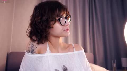 Snapshot of odettehatt chatting on 11.12.25 Thea online show from 11.12.25