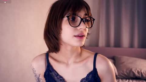 Snapshot of odettehatt chatting on 11.17.25 Thea online show from 11.17.25