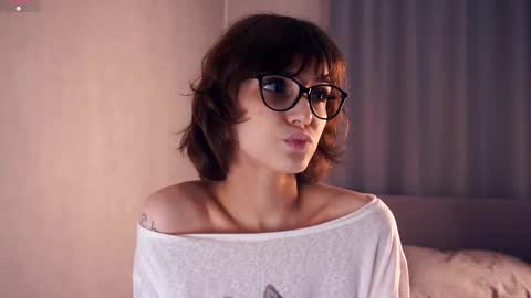 Snapshot of odettehatt chatting on 11.21.25 Thea online show from 11.21.25