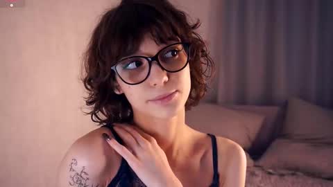 Snapshot of odettehatt chatting on 11.25.25 Thea online show from 11.25.25