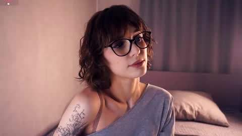 Snapshot of odettehatt chatting on 11.26.25 Thea online show from 11.26.25