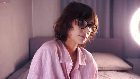 Snapshot of odettehatt chatting on 12.03.25 Thea online show from 12.03.25