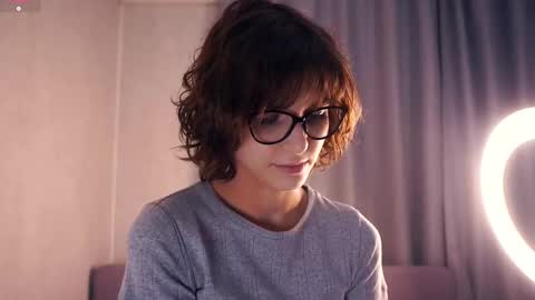 Snapshot of odettehatt chatting on 12.15.25 Thea online show from 12.15.25