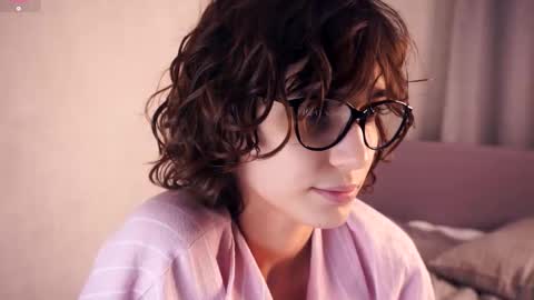 Snapshot of odettehatt chatting on 12.20.25 Thea online show from 12.20.25