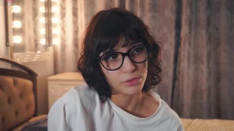 Snapshot of odettehatt chatting on 01.11.26 Thea online show from 01.11.26