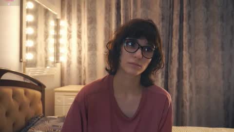 Snapshot of odettehatt chatting on 01.12.26 Thea online show from 01.12.26