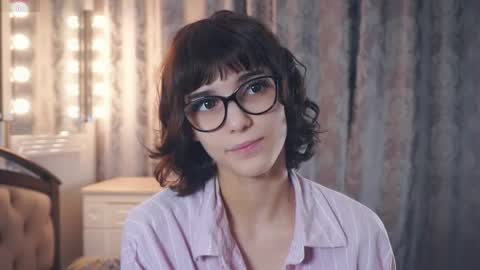 Snapshot of odettehatt chatting on 01.14.26 Thea online show from 01.14.26