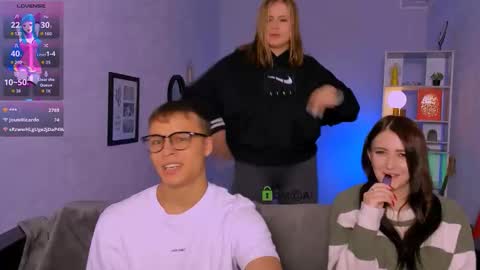 Snapshot of odri_sweet chatting on 10.14.25 odri_sweet online show from 10.14.25