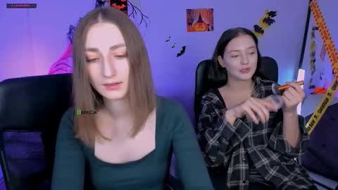 Snapshot of odri_sweet chatting on 10.21.25 odri_sweet online show from 10.21.25