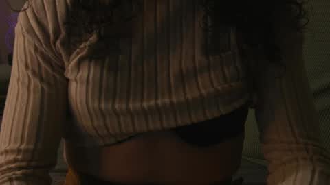 Snapshot of offelie chatting on 11.04.25 Offelie online show from 11.04.25