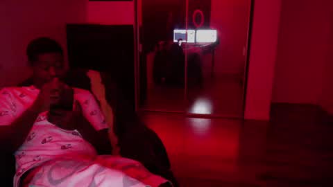 Snapshot of officialmoneyxxx chatting on 10.16.25 Money online show from 10.16.25