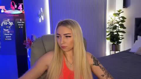 Snapshot of ohmyemma chatting on 11.05.25 Emma online show from 11.05.25