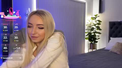 Snapshot of ohmyemma chatting on 11.09.25 Emma online show from 11.09.25