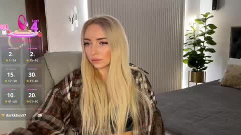 Snapshot of ohmyemma chatting on 11.27.25 Emma online show from 11.27.25