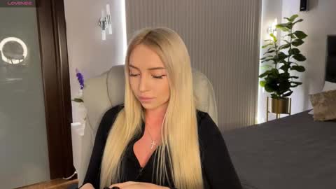 Snapshot of ohmyemma chatting on 01.19.26 Emma online show from 01.19.26