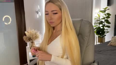 Snapshot of ohmyemma chatting on 03.10.26 Emma online show from 03.10.26