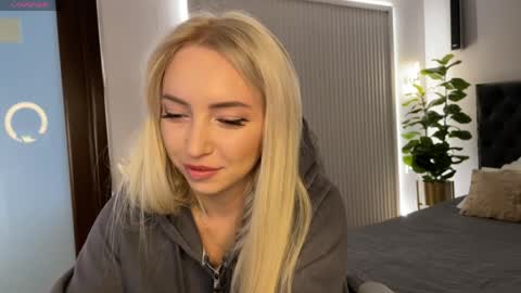 Snapshot of ohmyemma chatting on 03.30.26 Emma online show from 03.30.26