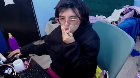 ohmysqueak online show from 07.05.26