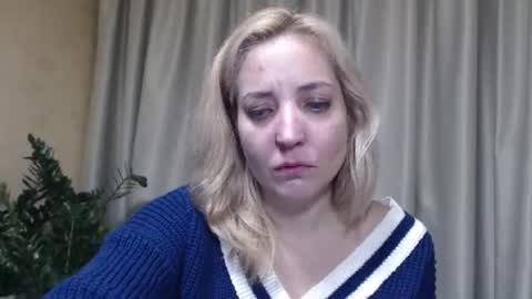 Snapshot of ohsweetmari chatting on 11.06.25 Mari online show from 11.06.25