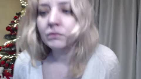 Snapshot of ohsweetmari chatting on 01.09.26 Mari online show from 01.09.26