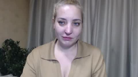 Snapshot of ohsweetmari chatting on 01.18.26 Mari online show from 01.18.26