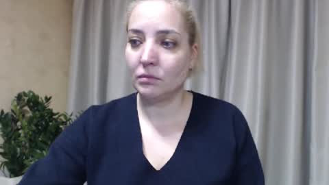 Snapshot of ohsweetmari chatting on 01.19.26 Mari online show from 01.19.26