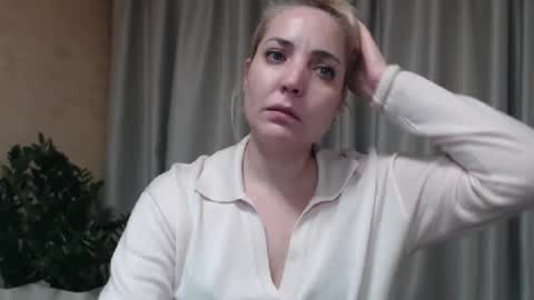 Snapshot of ohsweetmari chatting on 01.31.26 Mari online show from 01.31.26