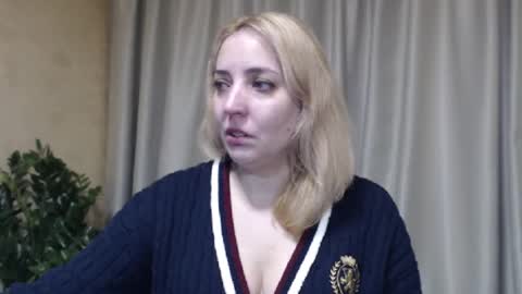 Snapshot of ohsweetmari chatting on 02.01.26 Mari online show from 02.01.26