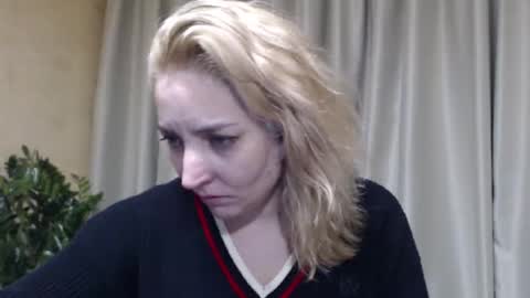 Snapshot of ohsweetmari chatting on 02.18.26 Mari online show from 02.18.26