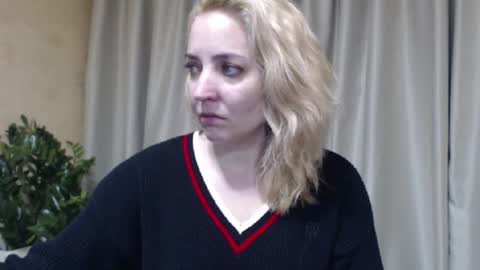 Snapshot of ohsweetmari chatting on 02.19.26 Mari online show from 02.19.26