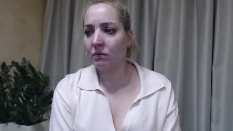 Snapshot of ohsweetmari chatting on 03.05.26 Mari online show from 03.05.26