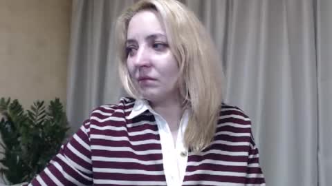 Snapshot of ohsweetmari chatting on 03.12.26 Mari online show from 03.12.26