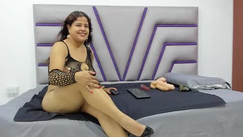 Snapshot of olaia_ chatting on 09.22.25 Olaia online show from 09.22.25