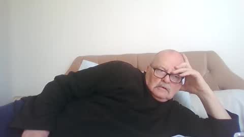 Snapshot of old_fkrr_ chatting on 10.28.25 old_fkrr_ online show from 10.28.25