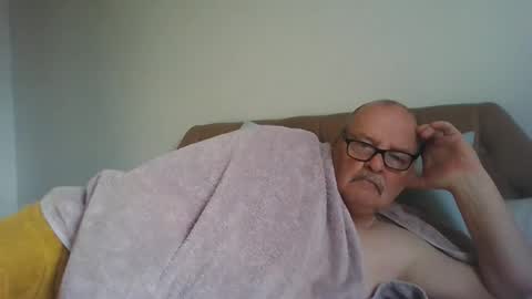 Snapshot of old_fkrr_ chatting on 10.30.25 old_fkrr_ online show from 10.30.25