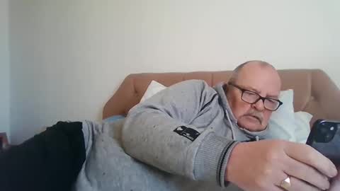 Snapshot of old_fkrr_ chatting on 11.20.25 old_fkrr_ online show from 11.20.25