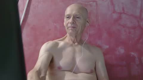 Snapshot of oldbuthorny62 chatting on 05.16.26 oldbuthorny62 online show from 05.16.26