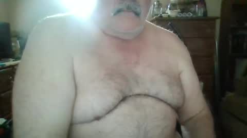 Snapshot of oldcockforyngladies chatting on 03.01.25 oldcockforyngladies online show from 03.01.25