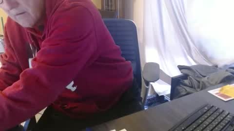 Snapshot of olderandwiser chatting on 11.06.25 Older and Wiser online show from 11.06.25