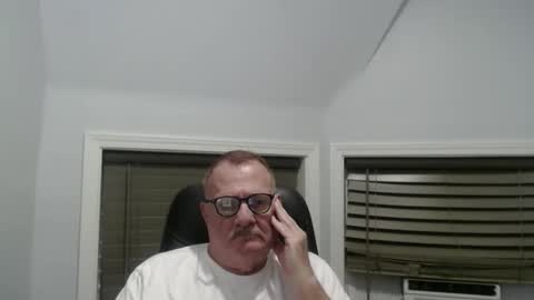 Snapshot of oldguybigd chatting on 09.13.25 oldguybigd online show from 09.13.25