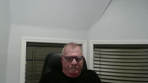 Snapshot of oldguybigd chatting on 10.04.25 oldguybigd online show from 10.04.25