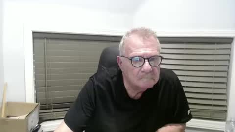 Snapshot of oldguybigd chatting on 10.12.25 oldguybigd online show from 10.12.25