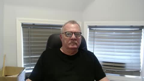 Snapshot of oldguybigd chatting on 10.12.25 oldguybigd online show from 10.12.25