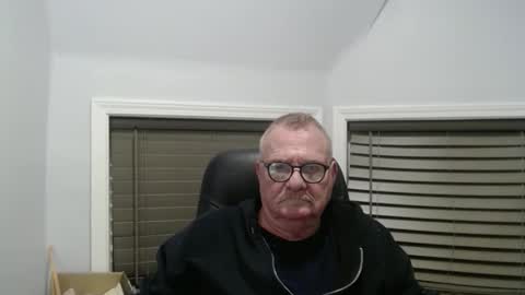 Snapshot of oldguybigd chatting on 10.22.25 oldguybigd online show from 10.22.25