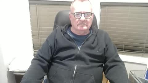 Snapshot of oldguybigd chatting on 11.13.25 oldguybigd online show from 11.13.25