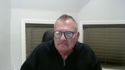 Snapshot of oldguybigd chatting on 11.19.25 oldguybigd online show from 11.19.25