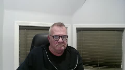 Snapshot of oldguybigd chatting on 12.02.25 oldguybigd online show from 12.02.25