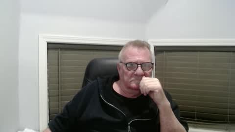 Snapshot of oldguybigd chatting on 12.03.25 oldguybigd online show from 12.03.25